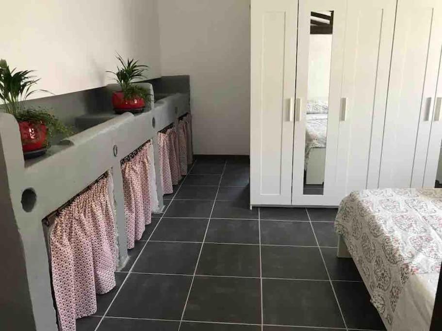 Logement Insolite Au Coeur D'Une Ecurie Arles Esterno foto