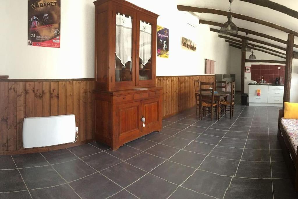 Logement Insolite Au Coeur D'Une Ecurie Arles Esterno foto